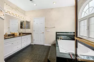 8 Sherwood Dr, Monroe Township, NJ 08831 - Photo 29