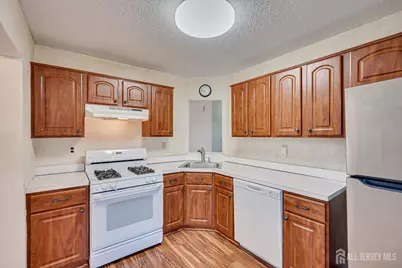 2 Farnham Square, Sayreville, NJ 08859 - Photo 15