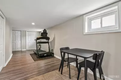 [Address not provided], Woodbridge Township, NJ 07095 - Photo 19