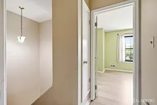 51 Pheasant Run, Edison, NJ 08820 - Photo 19