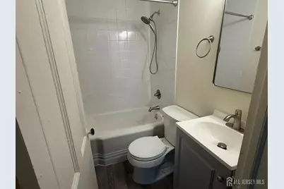 69 W Somerset Street W #E, Raritan, NJ 08869 - Photo 5