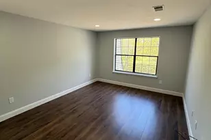 1008 Hidden Village Dr, Perth Amboy, NJ 08861 - Photo 11