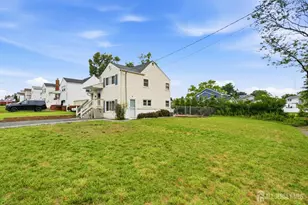 2 Carter Pl, Sayreville, NJ 08859 - Photo 3