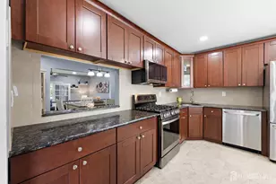344 Constitution Cir, North Brunswick Township, NJ 08902 - Photo 5