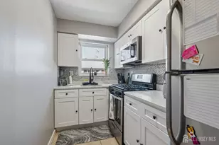 43 Gramercy Gardens, Middlesex, NJ 08846 - Photo 3