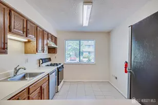 160 Hampshire Dr, Plainsboro Township, NJ 08536 - Photo 9