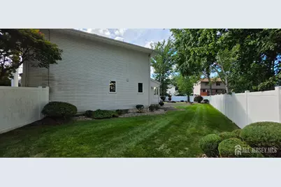 6 Sandra Drive, Edison, NJ 08820 - Photo 9