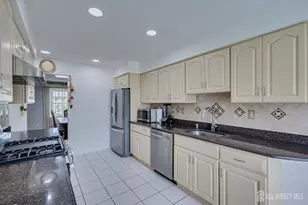 10 Patriot Ct, Edison, NJ 08820 - Photo 13
