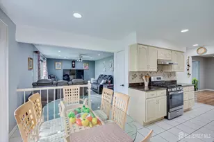 10 Patriot Ct, Edison, NJ 08820 - Photo 17