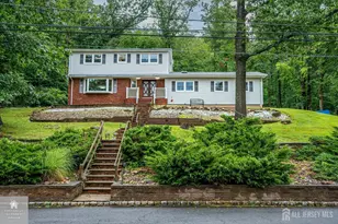 40 Longview Dr, Green Brook Township, NJ 08812 - Photo 1