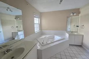 28 Inverness Dr, Edison, NJ 08820 - Photo 9