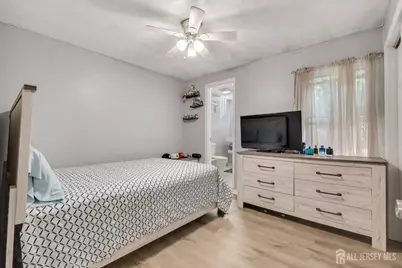 12 Pierrepont Avenue, Middlesex, NJ 08846 - Photo 7
