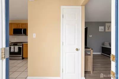 12 Pierrepont Avenue, Middlesex, NJ 08846 - Photo 9