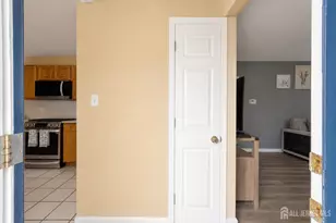 12 Pierrepont Ave, Middlesex, NJ 08846 - Photo 9