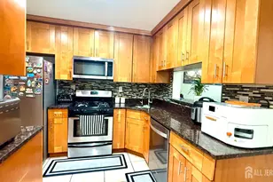 12 Palm Ct, Edison, NJ 08820 - Photo 5