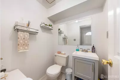 35 E Byrnes Lane E, Sayreville, NJ 08872 - Photo 9