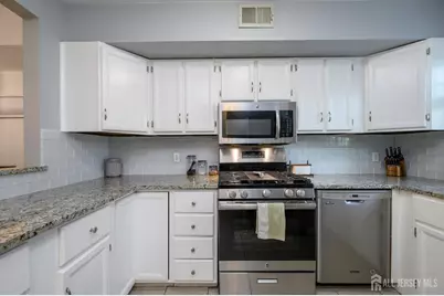 7 King Charles Court, Englishtown, NJ 07726 - Photo 5