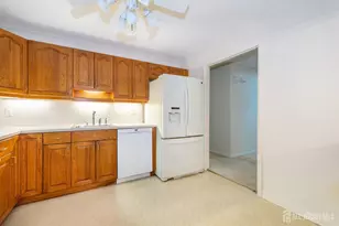 195 Hidden Hollow Ct, Edison, NJ 08820 - Photo 9