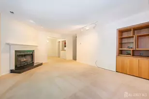195 Hidden Hollow Ct, Edison, NJ 08820 - Photo 3