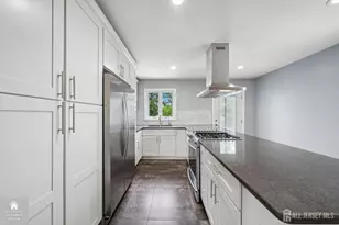 23 W Henry Pl, Iselin, NJ 08830 - Photo 9
