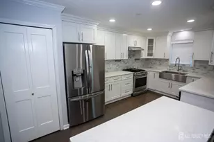 18 Robinhood Dr, Sayreville, NJ 08859 - Photo 21