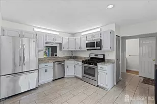 36 Albury Way, North Brunswick Township, NJ 08902 - Photo 5