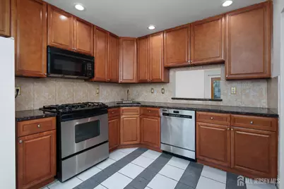 357 Hadleigh Lane, North Brunswick Township, NJ 08902 - Photo 5