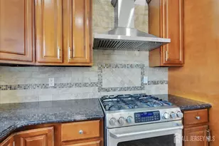 95 E Calvert Ave, Edison, NJ 08820 - Photo 13