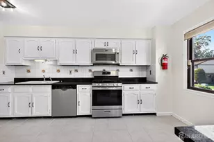 71 Highview Dr, Woodbridge Township, NJ 07095 - Photo 3
