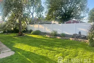 100 Wortylko St, Carteret, NJ 07008 - Photo 17