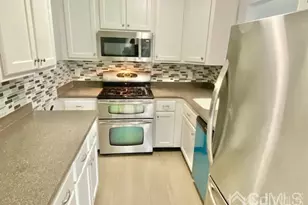 3001 Lighthouse Ln, Sayreville, NJ 08859 - Photo 7
