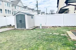 13 Essesx St, Carteret, NJ 07008 - Photo 5