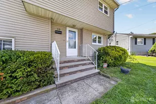 17 Wedgewood Dr, Carteret, NJ 07008 - Photo 3