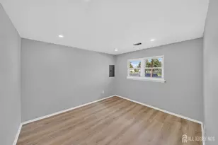 17 Wedgewood Dr, Carteret, NJ 07008 - Photo 5