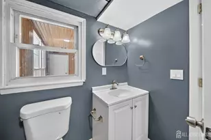 17 Wedgewood Dr, Carteret, NJ 07008 - Photo 9