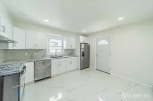 54 Bergen St, Carteret, NJ 07008 - Photo 11