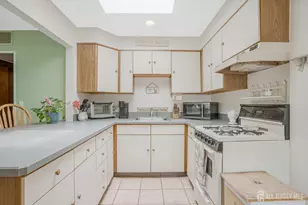 2 Orchid Pl, Middlesex, NJ 08846 - Photo 11