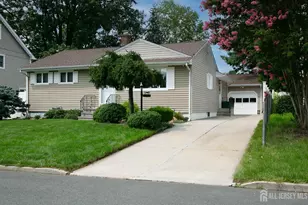 58 Schuyler Dr, Edison, NJ 08817 - Photo 3