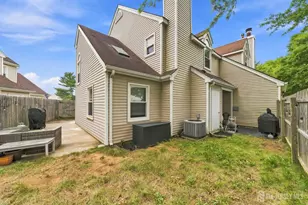 8 Cooper Ct, Freehold, NJ 07728 - Photo 9