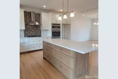 208 E James Place E, Iselin, NJ 07095 - Photo 3