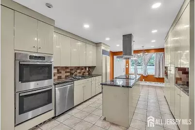 585 Noe Avenue, Woodbridge Township, NJ 07095 - Photo 7