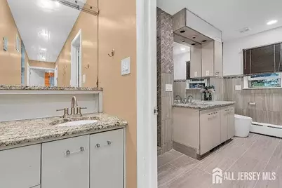 585 Noe Avenue, Woodbridge Township, NJ 07095 - Photo 9