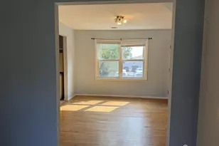 1105 N Oaks Blvd, North Brunswick Township, NJ 08902 - Photo 11