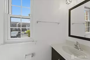 543 Manchester Ct, Piscataway Township, NJ 08854 - Photo 15