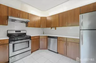 543 Manchester Ct, Piscataway Township, NJ 08854 - Photo 13