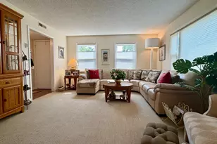 653 Yorktown Ln, Monroe Township, NJ 08831 - Photo 3