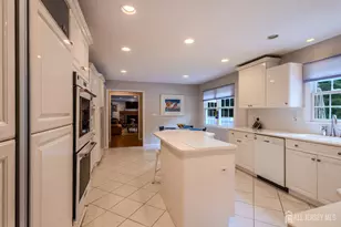 6 Burlington Ln, East Brunswick Township, NJ 08816 - Photo 23