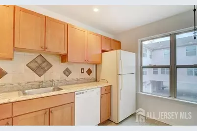 500 Great Beds Court, Perth Amboy, NJ 08861 - Photo 5