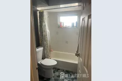 84 E Laurel Street E, Port Reading, NJ 07064 - Photo 9