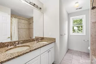 33 Melbloum Ln, Edison, NJ 08837 - Photo 25